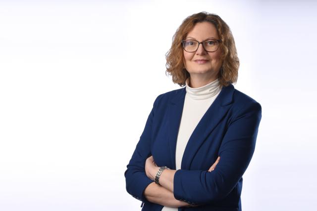 Porträtaufnahme von Karina Pallagst. Sie ist Professorin für Internationale Planungssysteme an der RPTU..