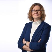 Porträtaufnahme von Karina Pallagst. Sie ist Professorin für Internationale Planungssysteme an der RPTU..