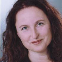 Anja Wildemann ist Professorin für Grundschulpädagogische Forschung mit dem Schwerpunkt Sprachbildung und Leiterin des Instituts für Bildung  im Kindes - und Jugendalter (IBKJ) an der RPTU