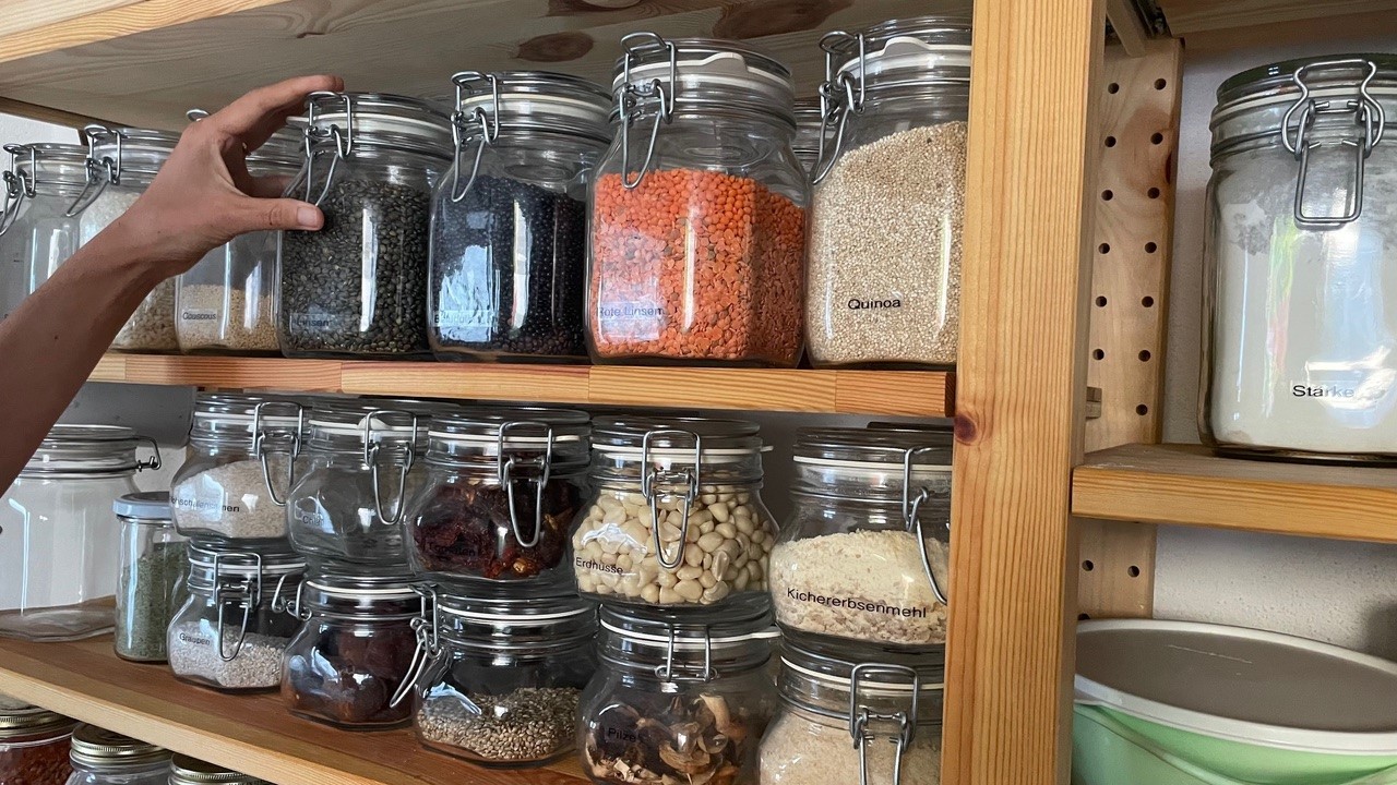 Die eigene Vorratshaltung kann im Katasrophenfall entscheidend. sein.