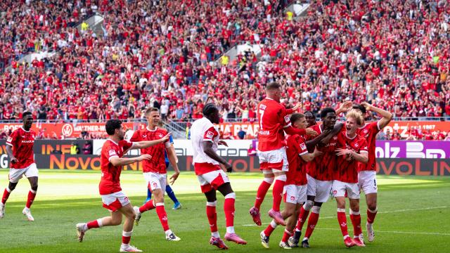 Der 1. FC Kaiserslautern beim Heimspiel auf dem Betzenberg