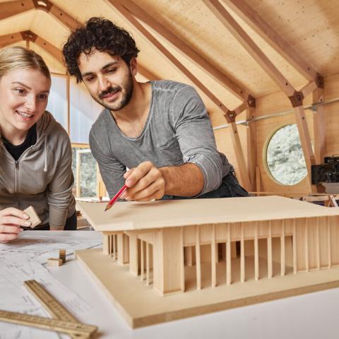 Die Forschungs- und Werkhalle auf dem Holzbaucampus der RPTU ist Experimentierraum für kreislaufeffektiven Holzbau.